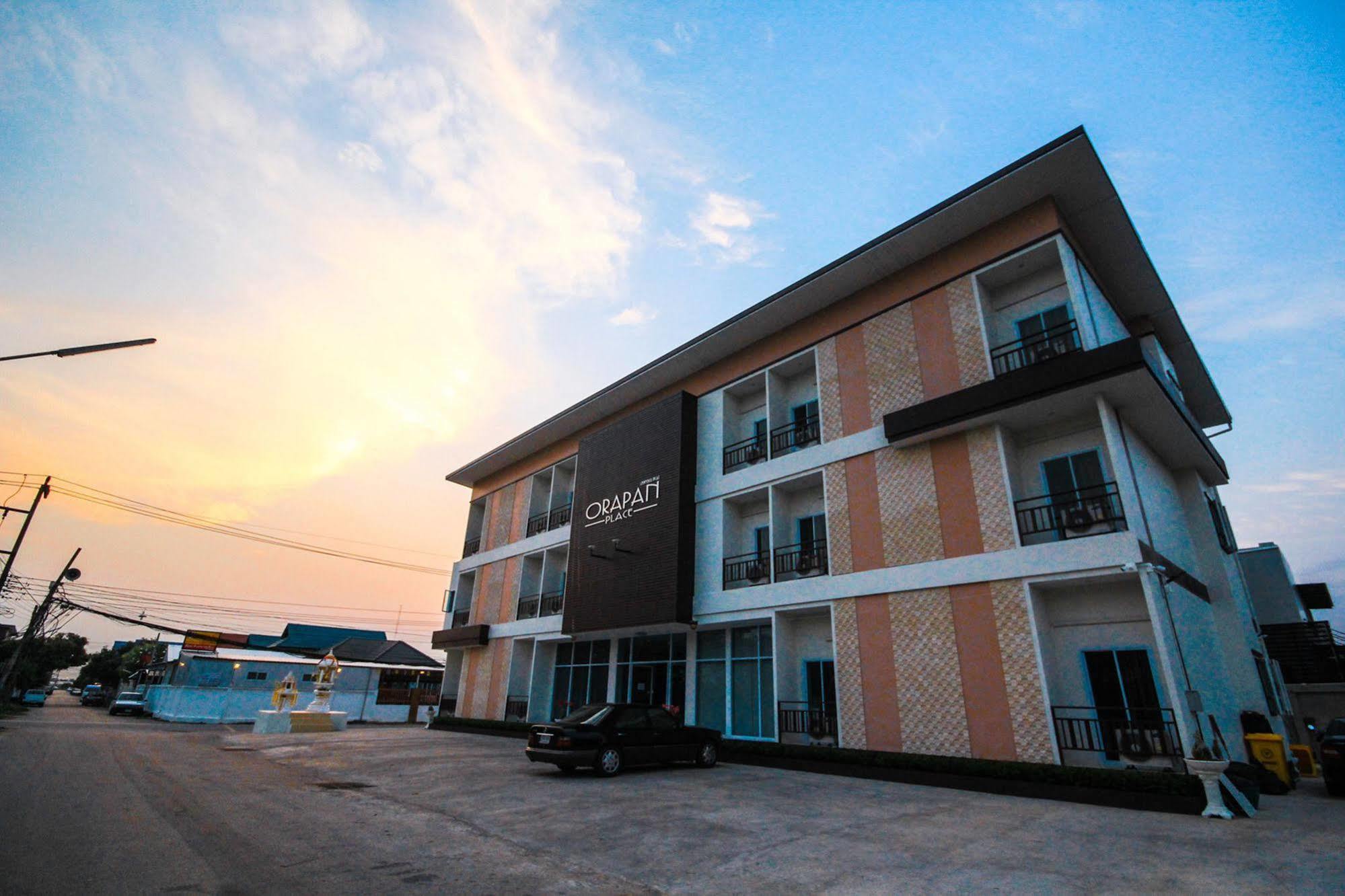 Orapan Place Lampang Bagian luar foto