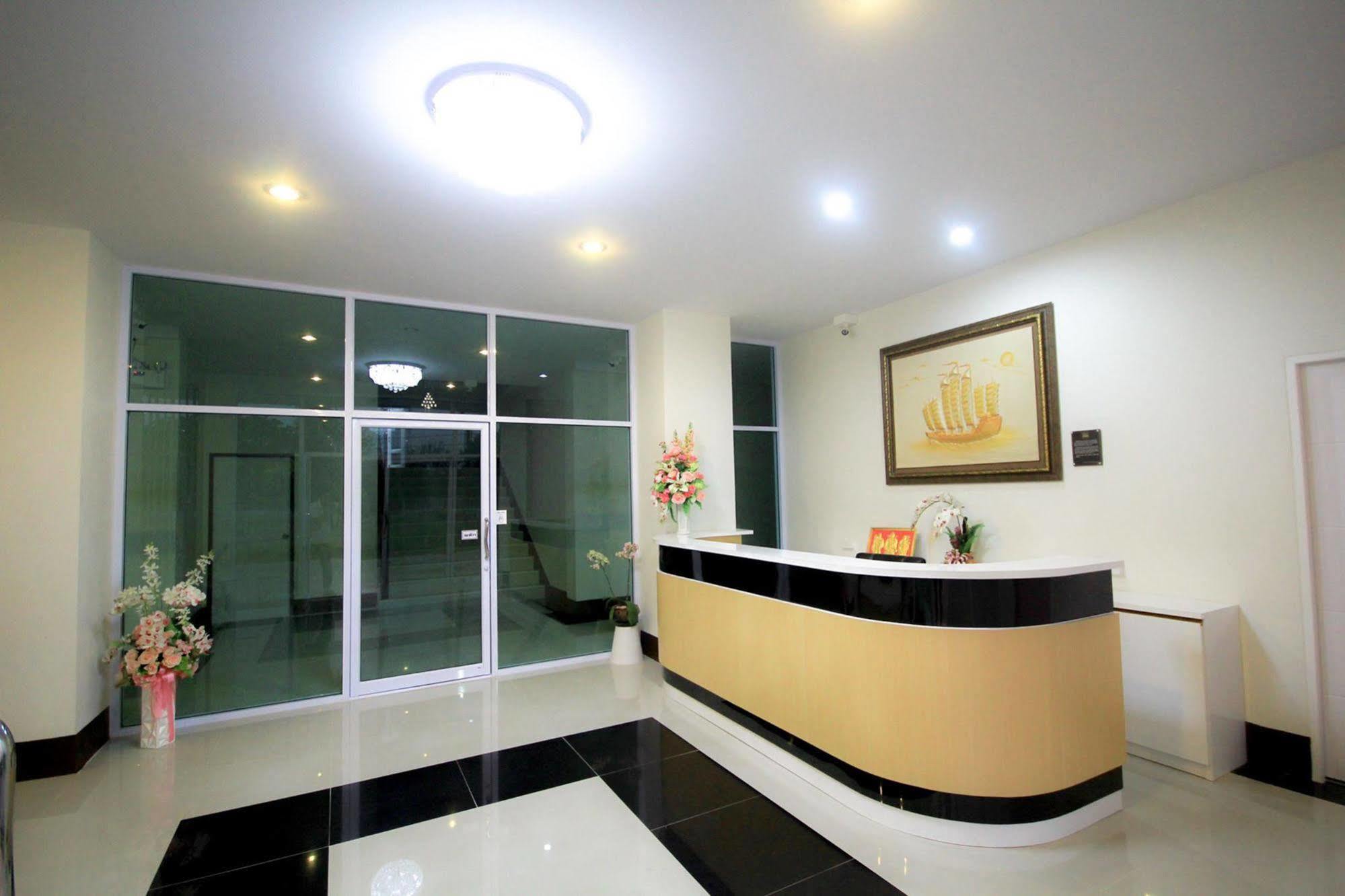 Orapan Place Lampang Bagian luar foto